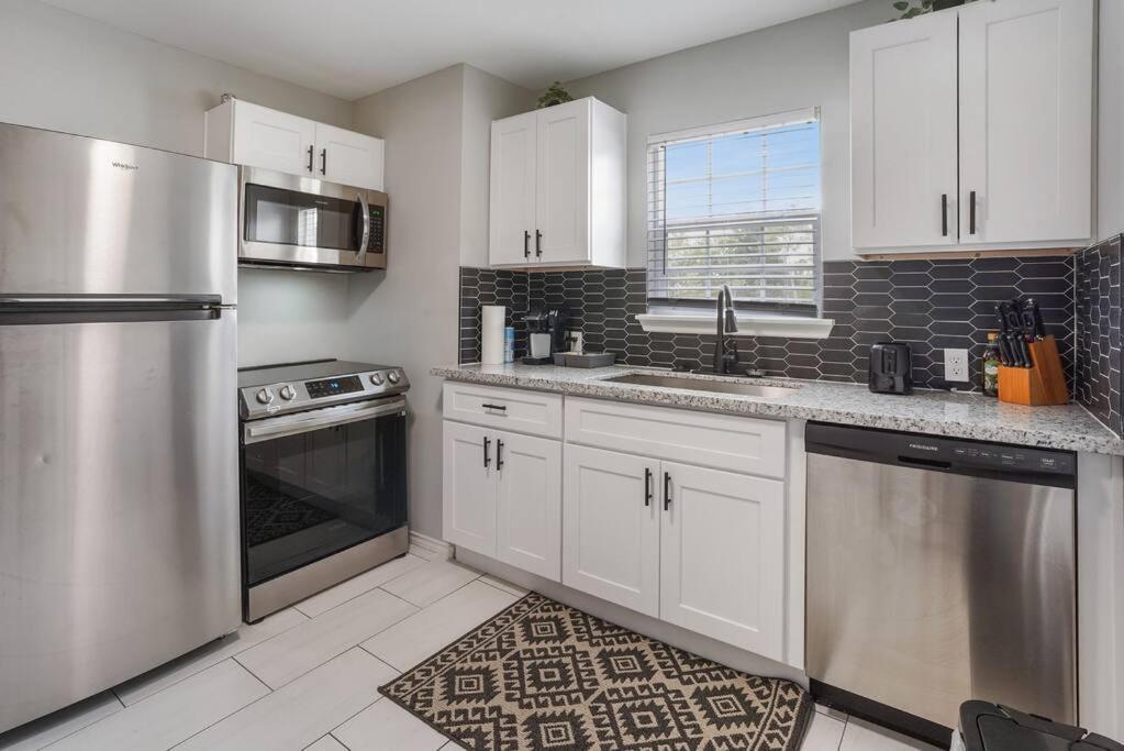 Cozy Two Bedroom Home Minutes From Downtown! هيوستن المظهر الخارجي الصورة